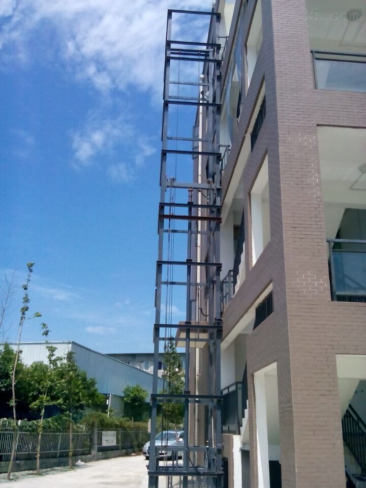 施工升降机事故原因及预防方法